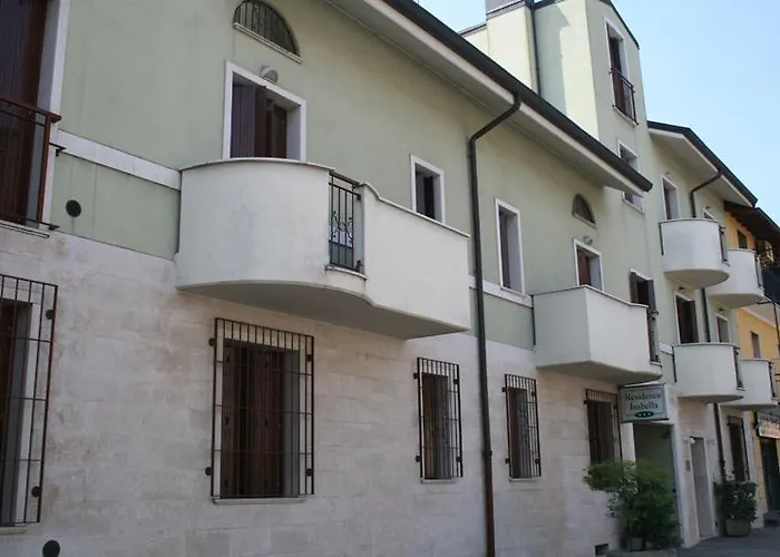 Isabella Aparthotel 3*